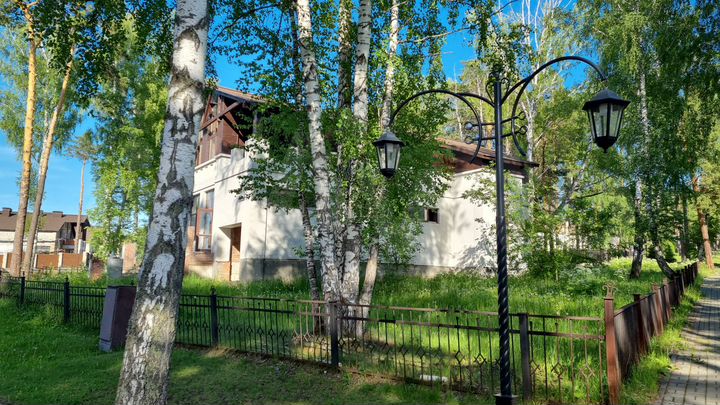 Коттедж 468 м² на участке 14 сот.