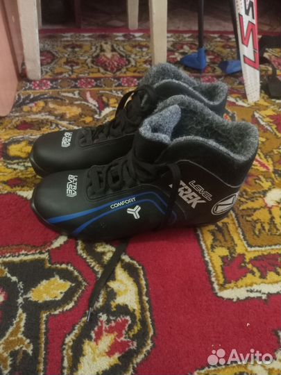 Беговые лыжи+палки+ботинки 40 размера