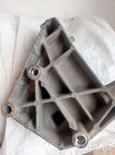 Крепление генератора granta