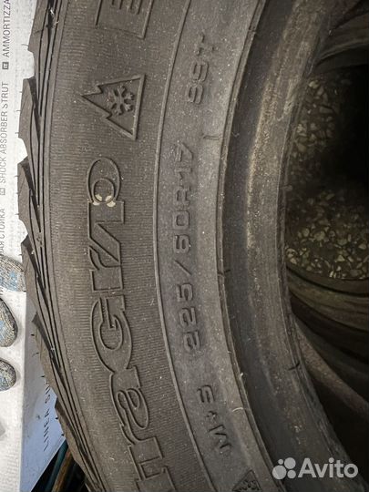 Goodyear UltraGrip Extreme 225/60 R17 99T