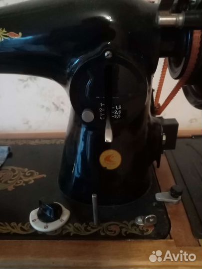 Швейная машина Зингер