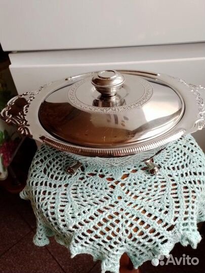 Блюдо на ножках с крышкой, металл