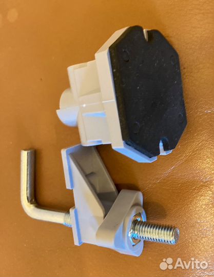 Струбцина для настольного светильника, новая