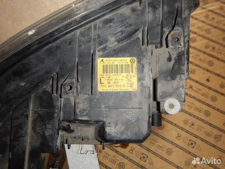 Фара левая Volkswagen Transporter T5