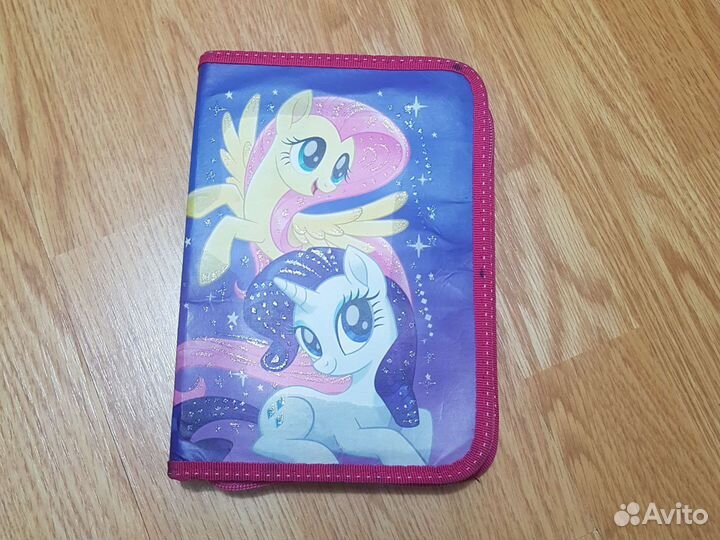 Пенал с карандашами