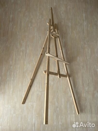 Деревянный напольный мольберт