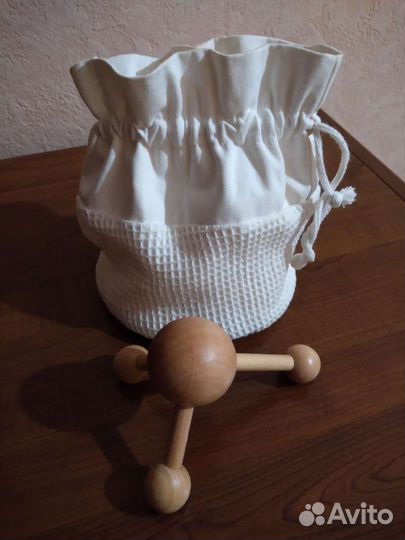 Массажер Ив Роше деревянный в мешочке