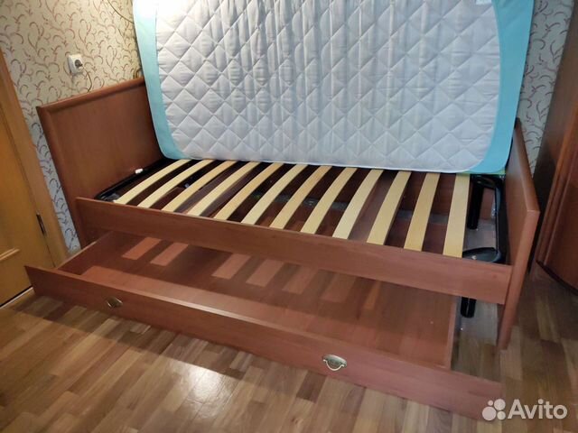 Кровать с выдвижным ящиком и матрасом купить в Санкт-Петербурге ...