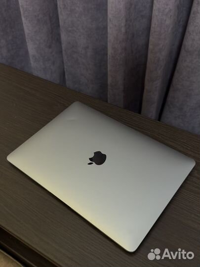 Apple MacBook Air 13 2020, M1, 8/256 GB