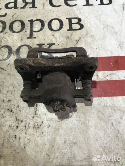 Суппорт тормозной задний левый Hyundai Santa Fe I