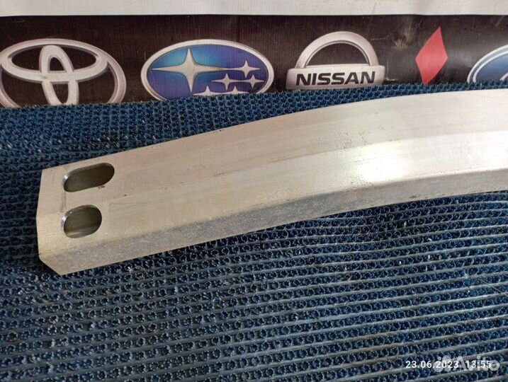 Усилитель бампера задний Lexus Rx350 2010