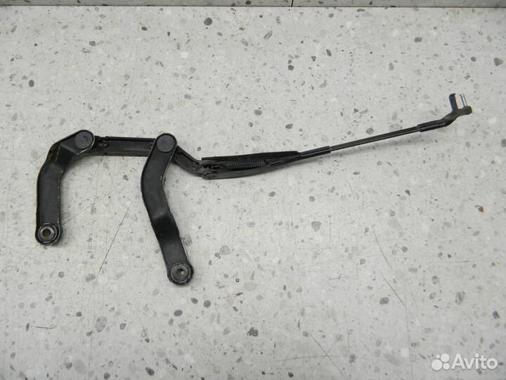 Поводок стеклоочистителя передний правый Mercedes