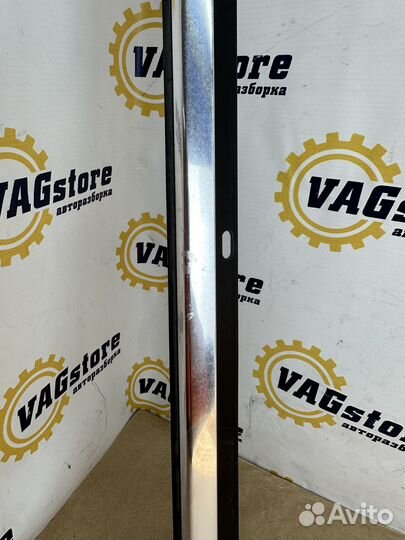 Молдинг стекла двери левый передний Audi A4 B6