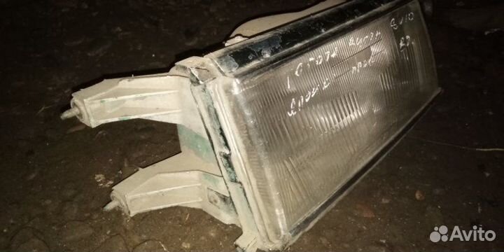 Фара правая Toyota Vista SV10