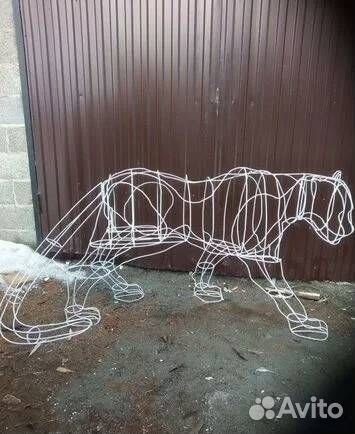 Новогодние фигуры из проволоки с гирляндой