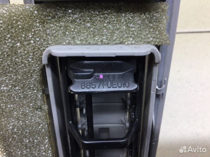 Плафон салонный правый Toyota Highlander 2grfe