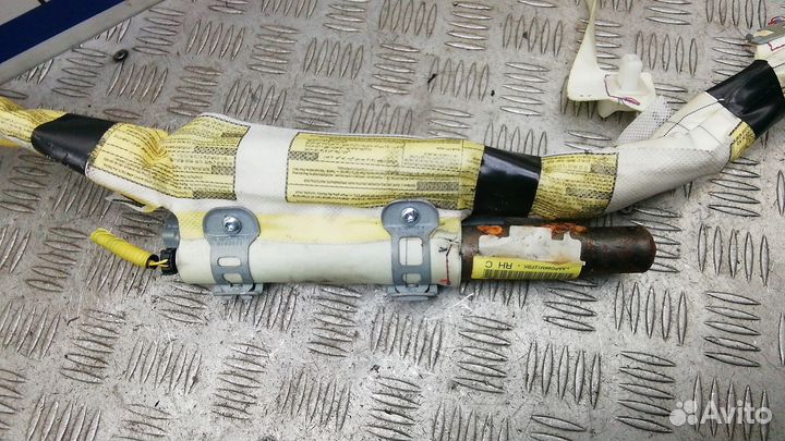 Шторка безопасности toyota avensis T27 2012