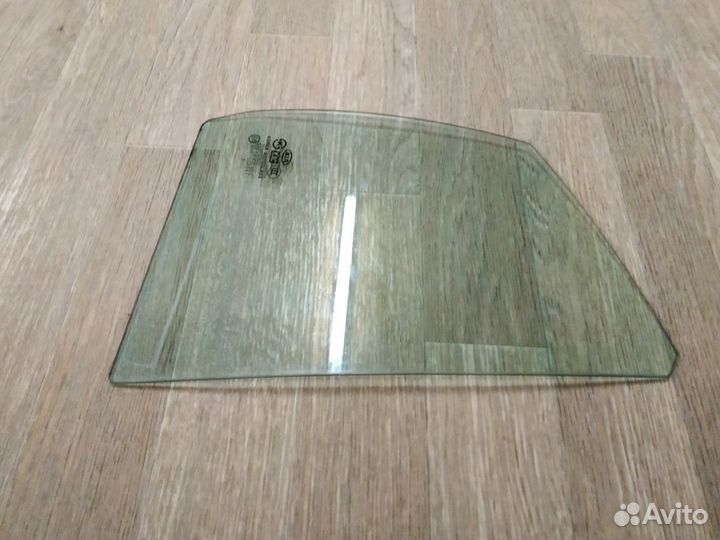 Стекло двери задней правой глухое Kia Rio 2