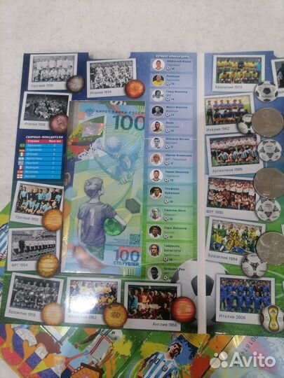 Набор монет в альбоме