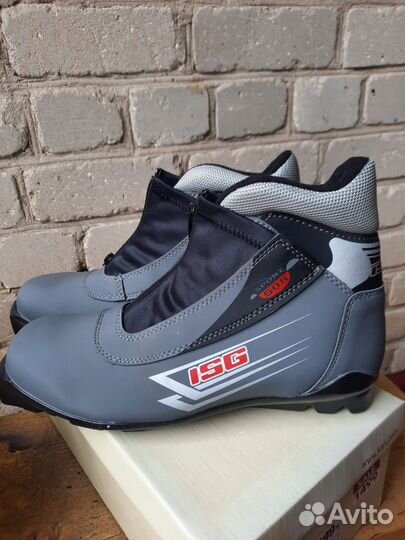 Беговые лыжи классические ботинками новые