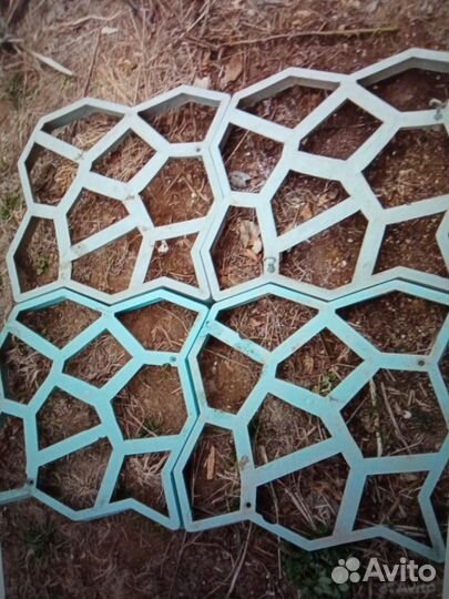 Формы для садовых дорожек 4 шт. Продаю лотом.60х55