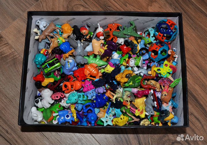 Пакетом. Игрушки из Киндер-Сюрприза