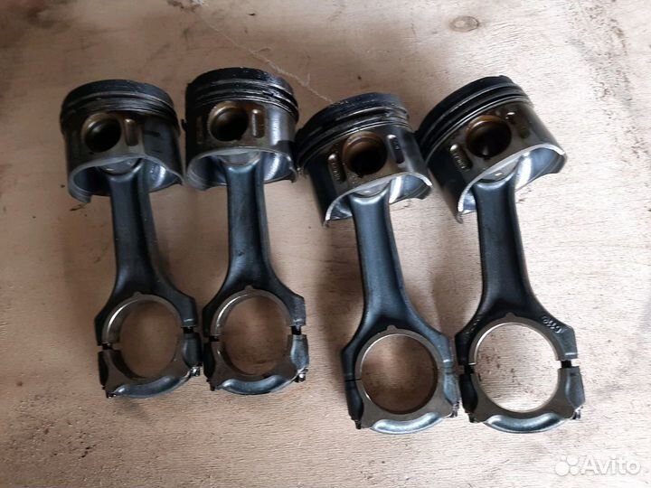 Поршень с шатуном Mercedes 611 мотор