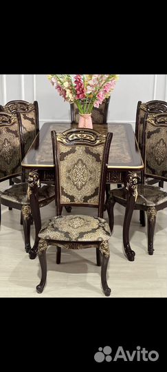 Стол и стулья