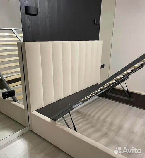 Кровать двухспальная с матрасом, новая