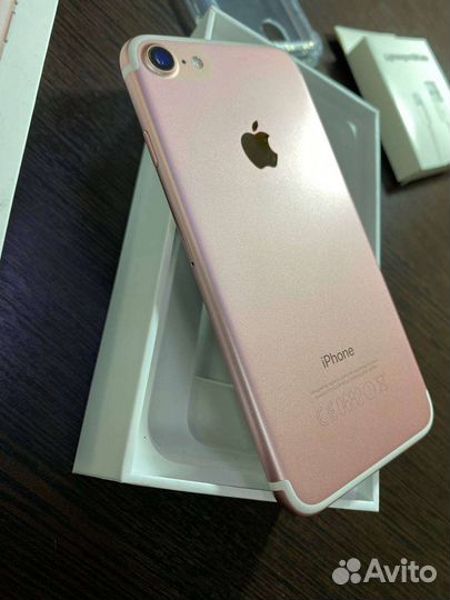 Телефон iPhone 7 32/100 RU/A