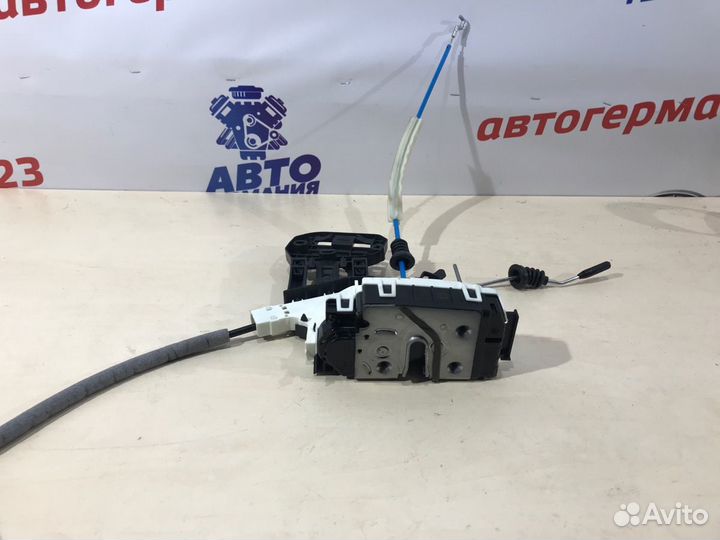 Замок двери задний левый Mercedes Gla180 X156