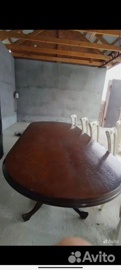 Стол и стулья