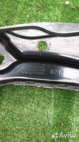 Кронштейн фары левый Skoda Rapid