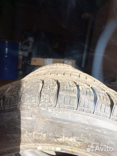 Pirelli Ice Zero FR 215/55 R16