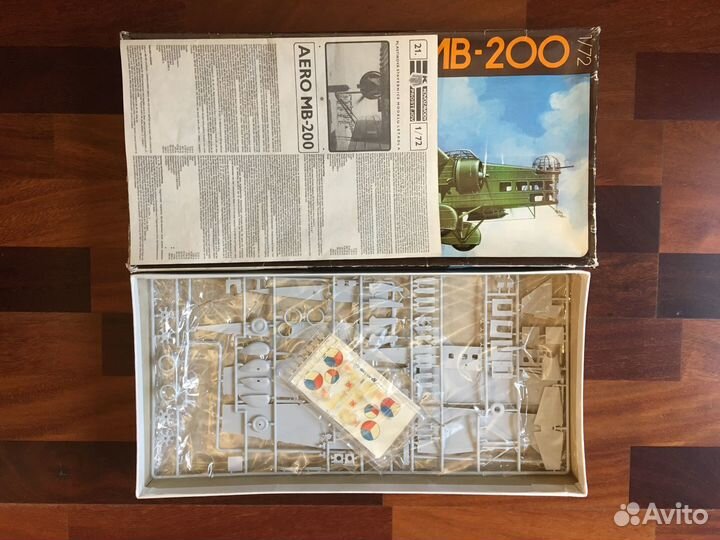 Новая сборная модель самолёта Aero MB-200 М 1:72