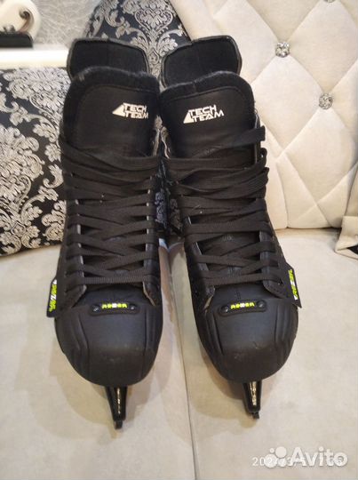 Коньки хоккейные