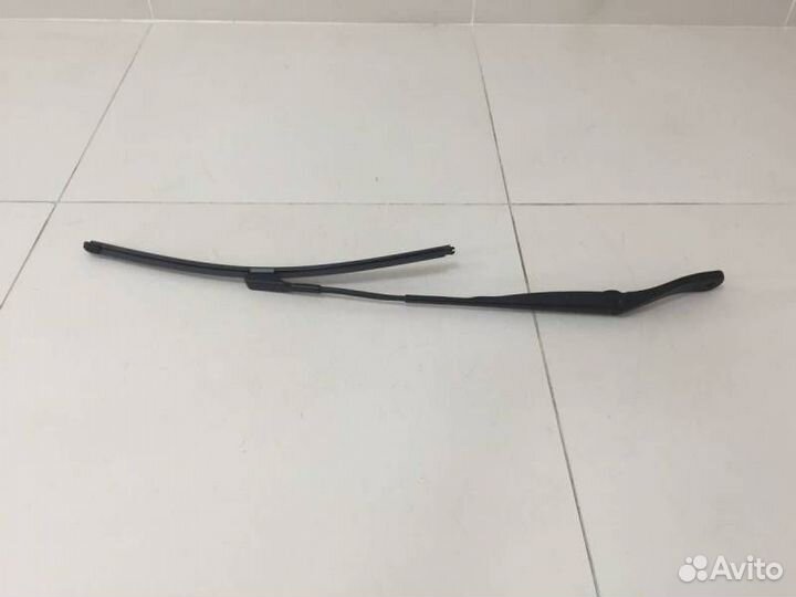 Поводок стеклоочистителя передний правый Renault D