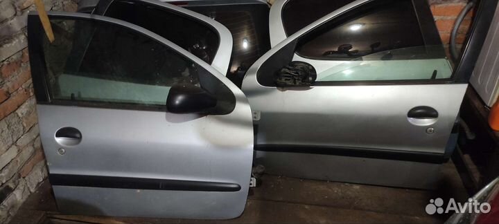 Дверь peugeot 206
