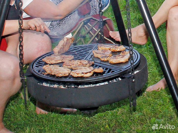 Барбекюшница на цепях с чугунной решеткой гриль