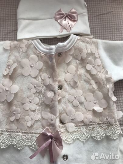 Комплект на выписку на девочку