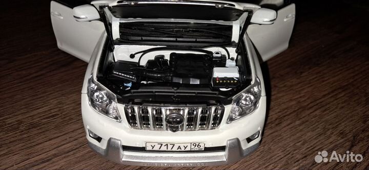 Land Cruiser Prado 150 1/18