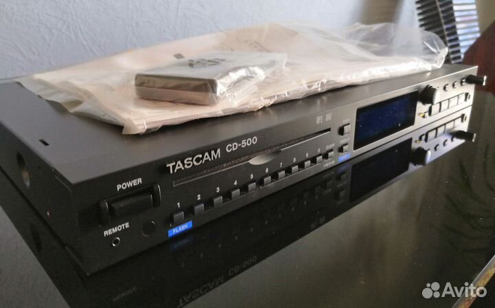 Профессиональный CD-проигрыватель Tascam CD-500