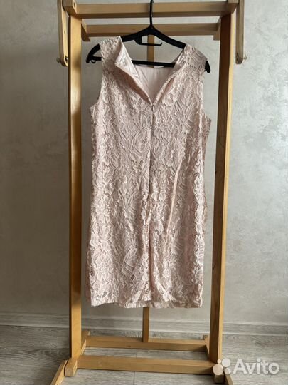 Платье с гипюром