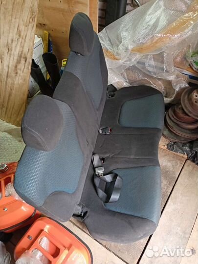 Сидение задние Nissan Wingroad Y12