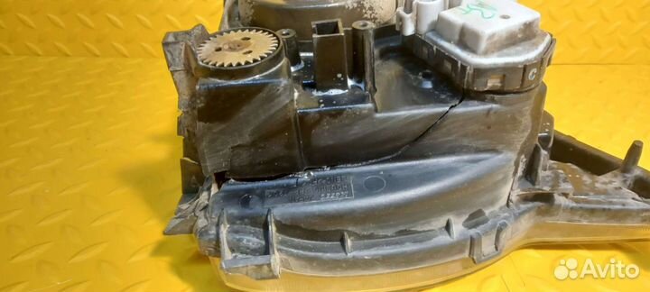 Фара правая Isuzu NQR75 под ремонт