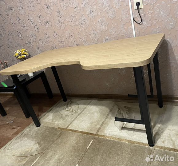 Компьютерный стол; стол для геймеров