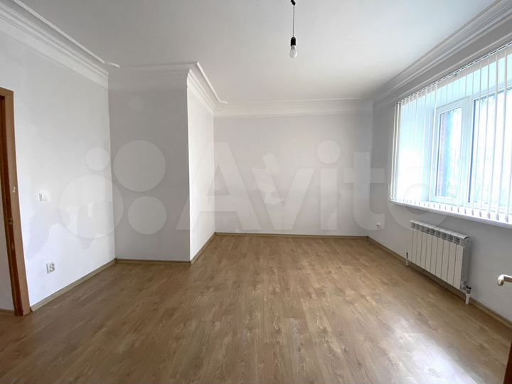 3-к. квартира, 83 м², 1/6 эт.