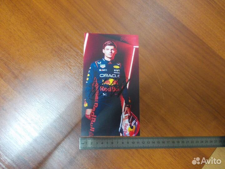 Автографы пилотов Red Bull (Формула 1, 2023)