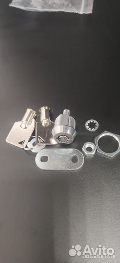 Замок с ключами на Уникум Неро