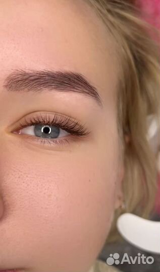 Модель на наращивание ресниц